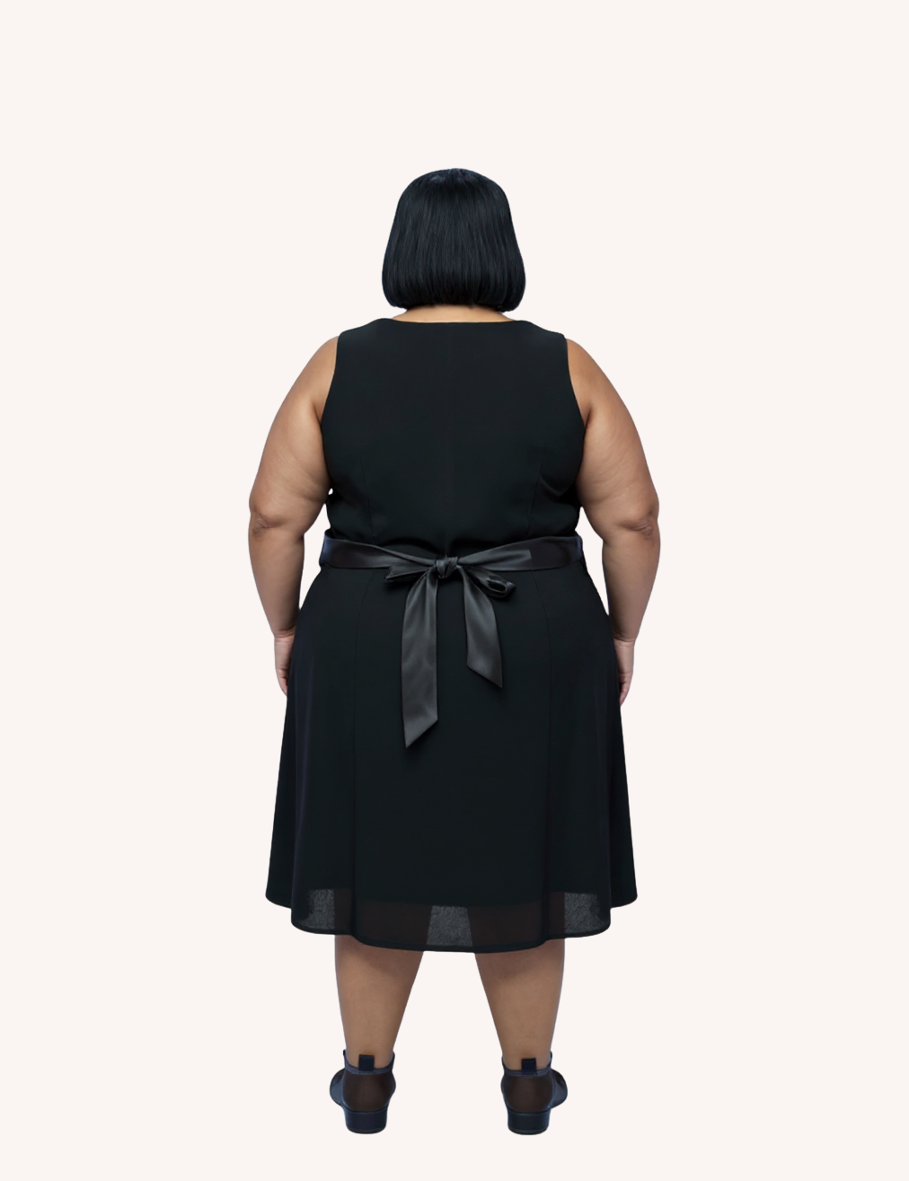 Model001_Back_01_b_w_17_back_cropped.png
