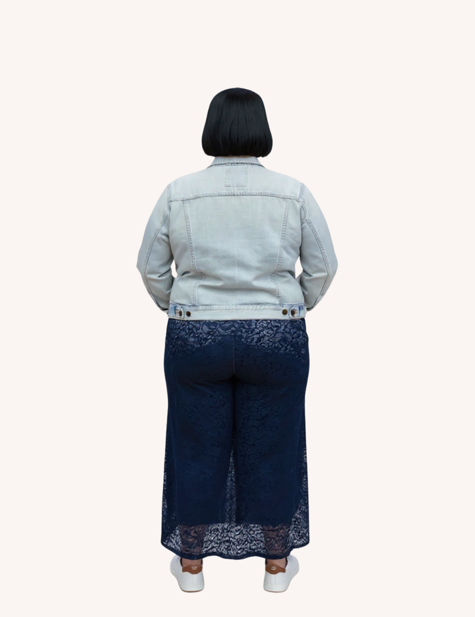 Model001_Back_01_the_blues_2_back_cropped.png