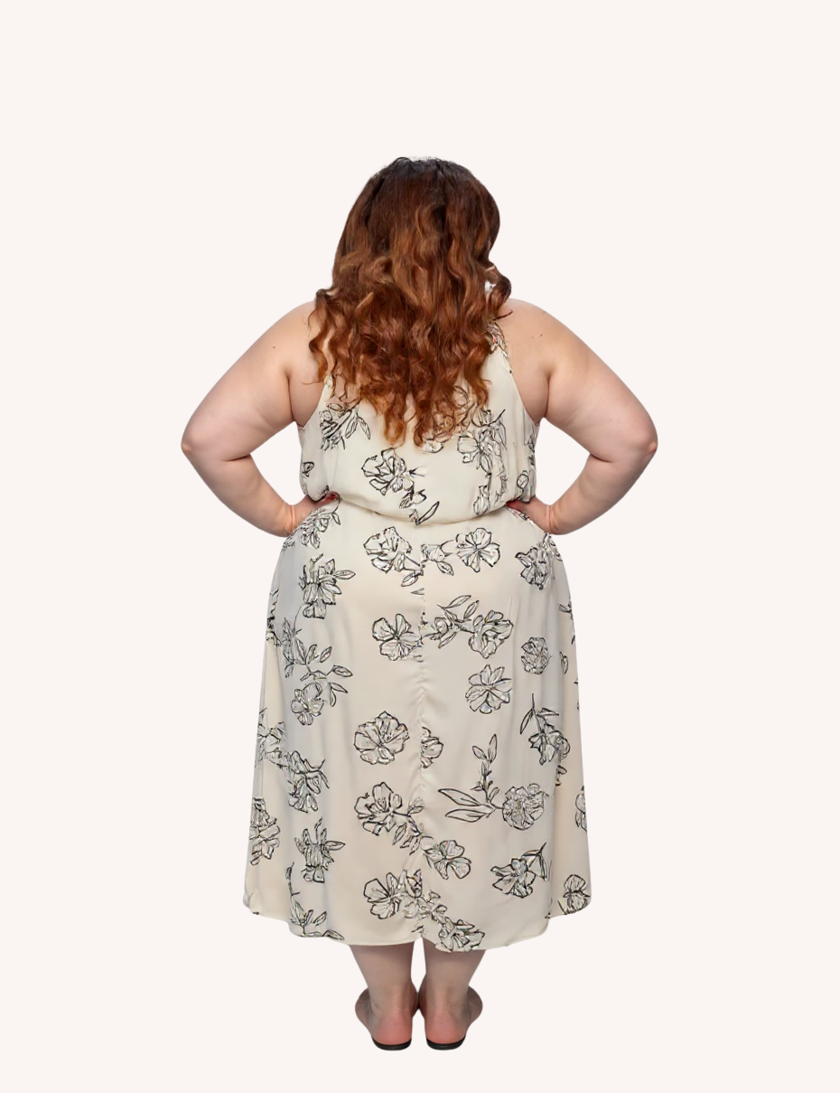 Model002_Back_02_ReistorFrontTwistMaxiDressinBlackFloralsBack_cropped.png