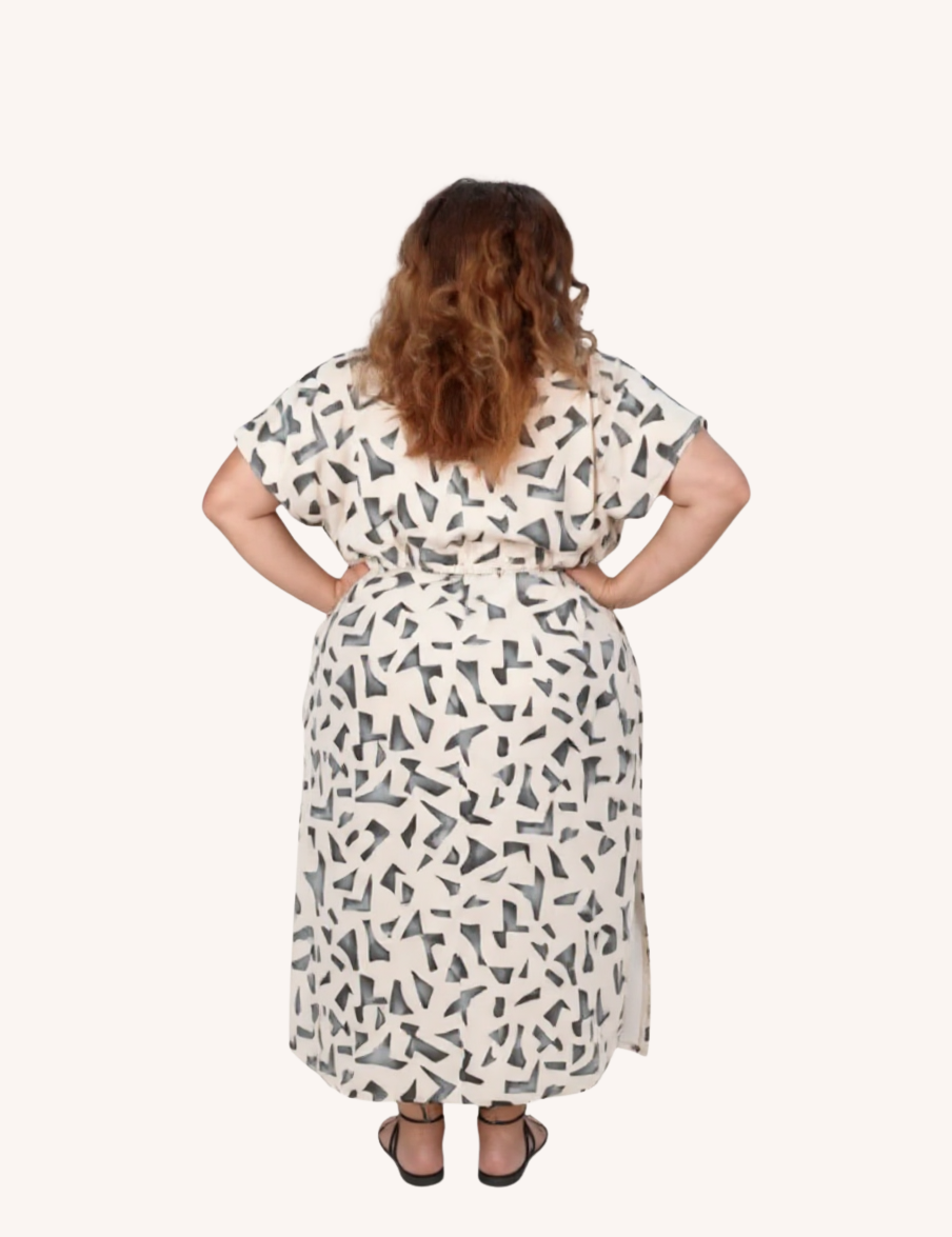 Model002_Back_02_reistor_gathered_maxi_dress_with_side_slits_mosaic_back_cropped.png