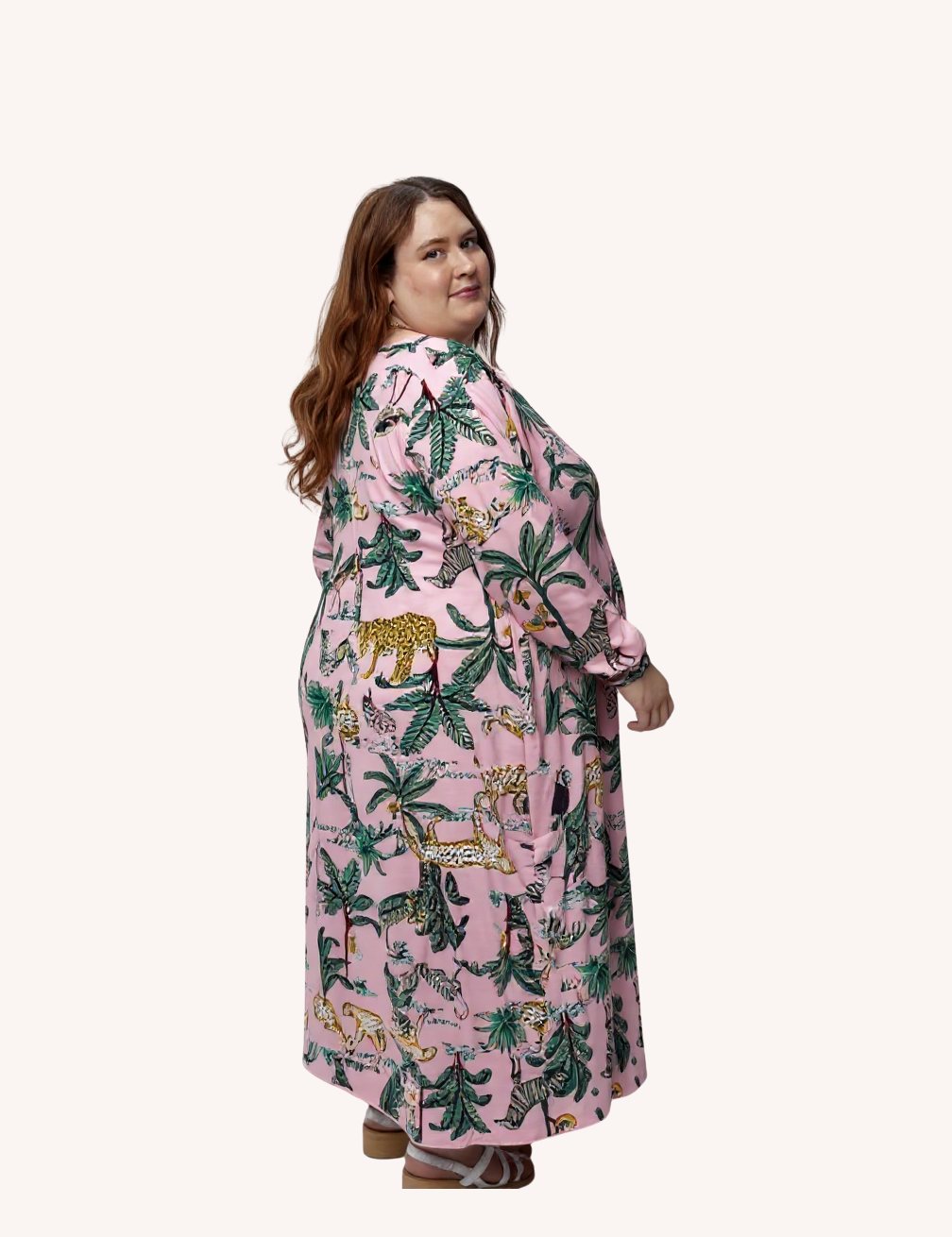Model002_Right_01_outfit_07_front_cropped.png