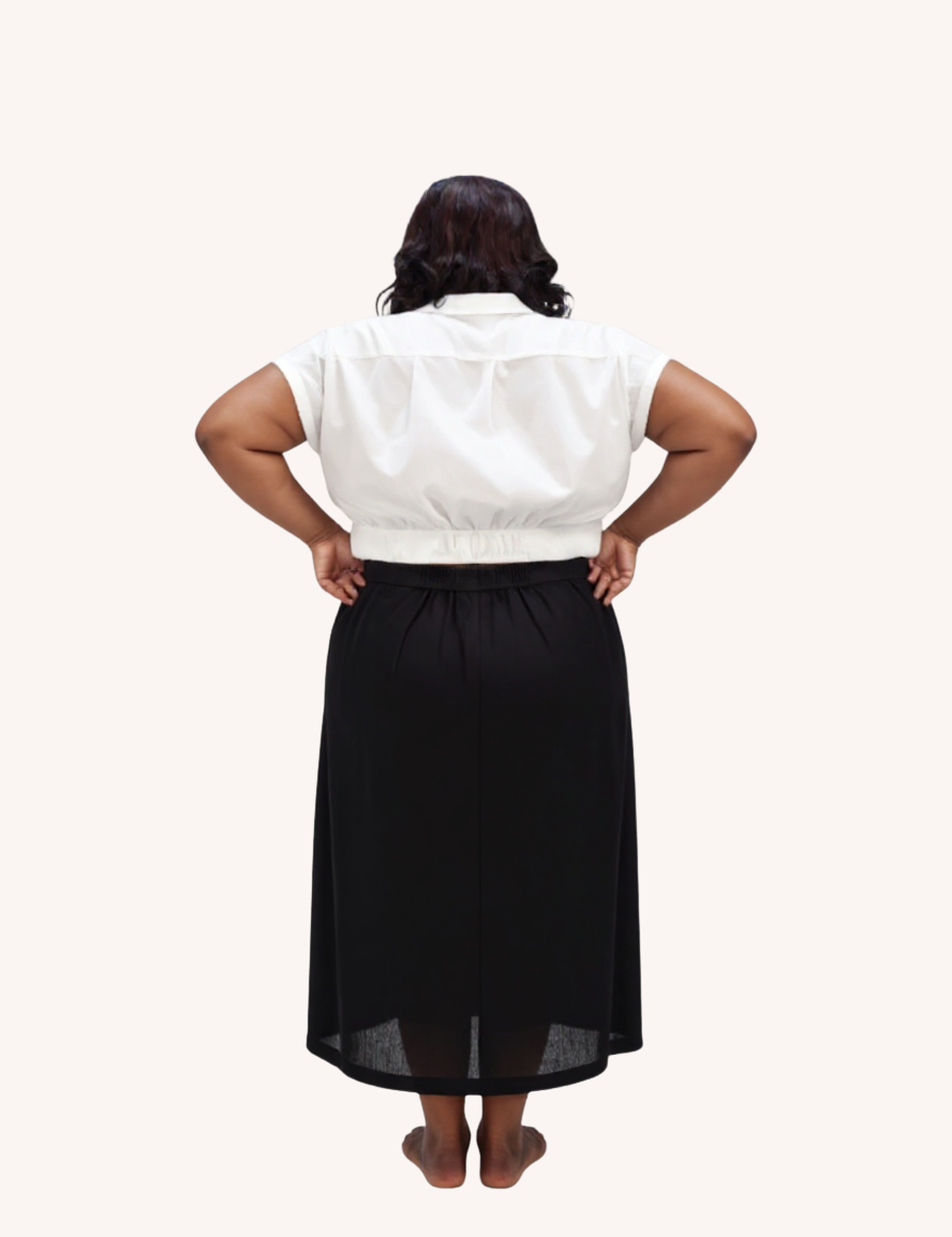Model004_Back_01_reistor_oversized_crop_shirt_off_white_back_cropped.png