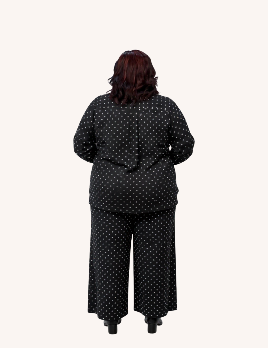 Model004_Back_02_b_w_35_back_cropped_3b5cbf5a-98b2-4ed2-918e-9c3e62a82059.png