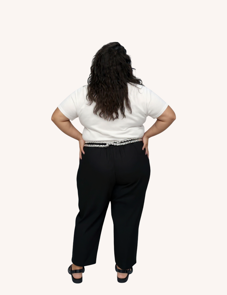 Model005_Back_01_b_w_2_back_cropped.png