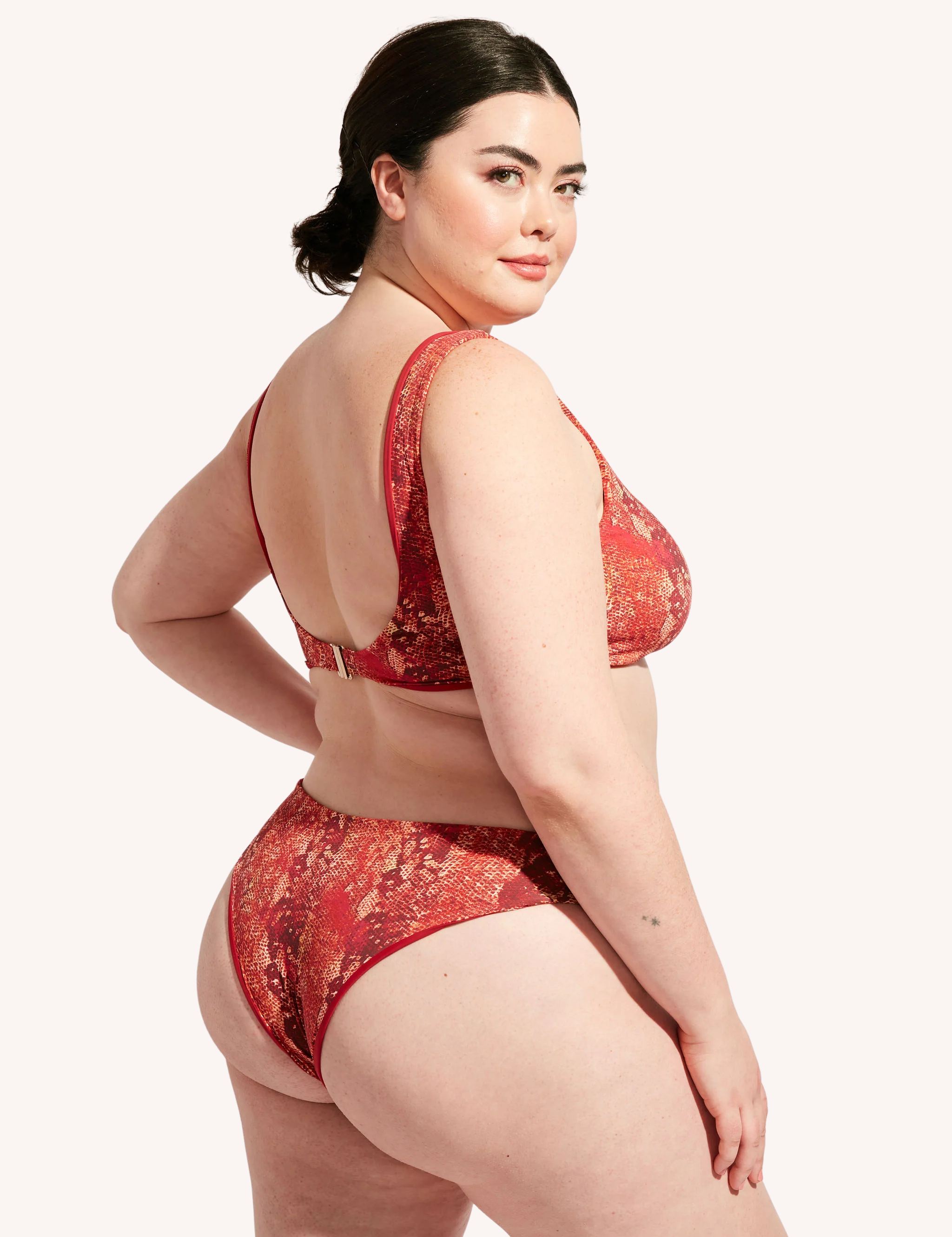 NomadsSwimwear-0219-Finals-639_0f5e230f-e16d-4d3a-b83b-25597f8d3137.png