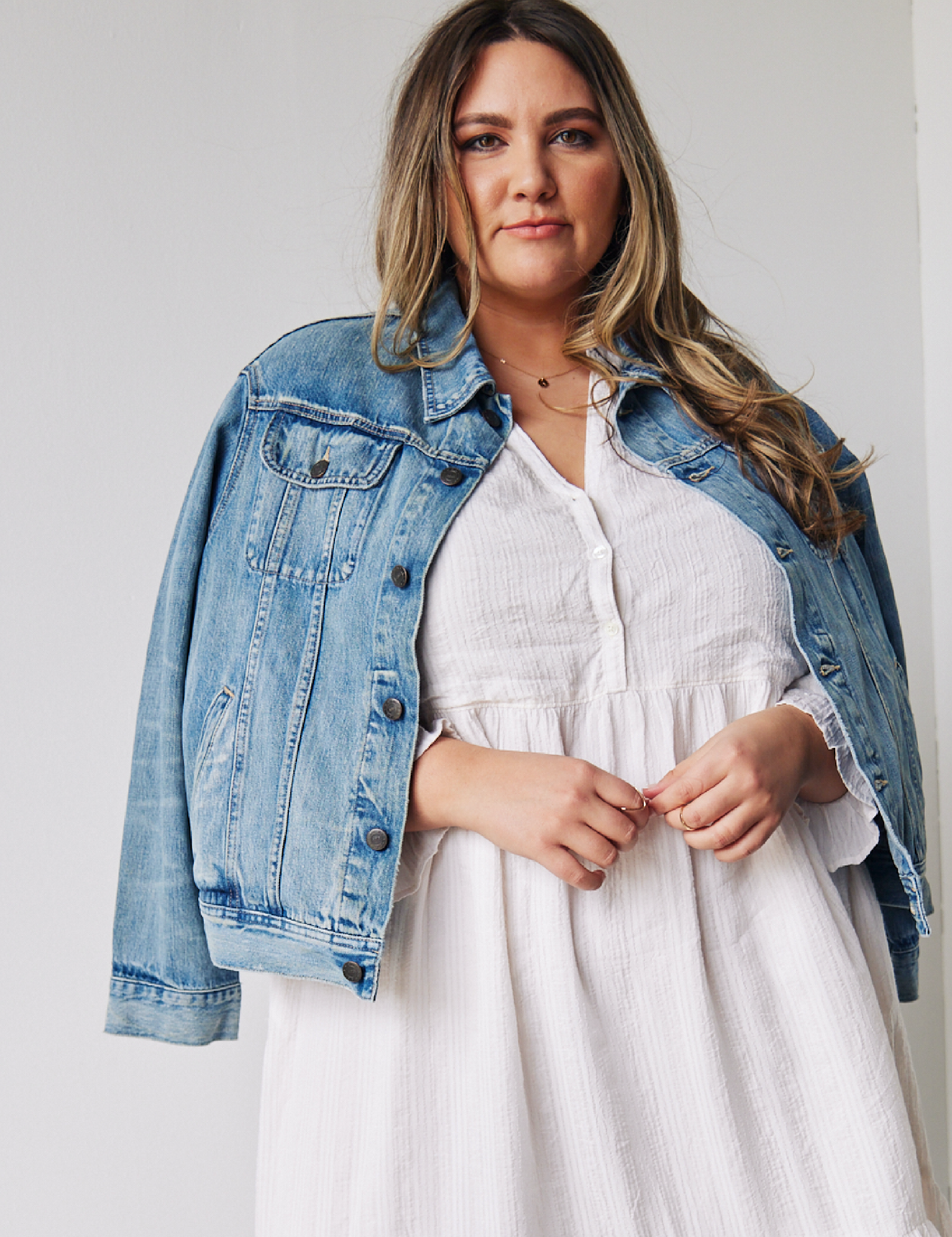 TheBaileyJacket-LightWash-ABLE-12_cb1ff341-4513-4b46-b280-46d4832e48a9.png