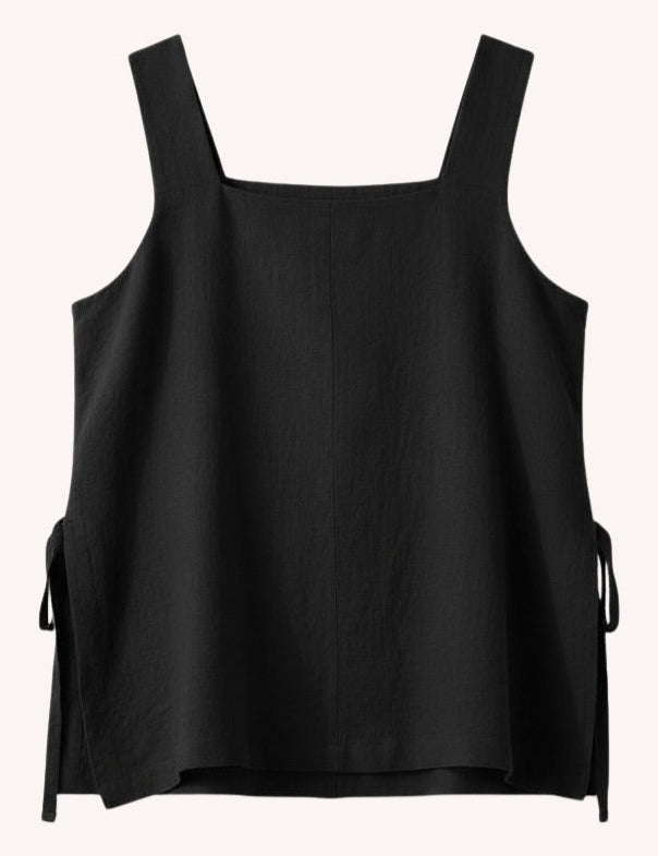 pamut_apparel_maeva_top_black_front_fc52e1a9-7f29-4fd6-b08b-fb9bb01a3c91.jpg